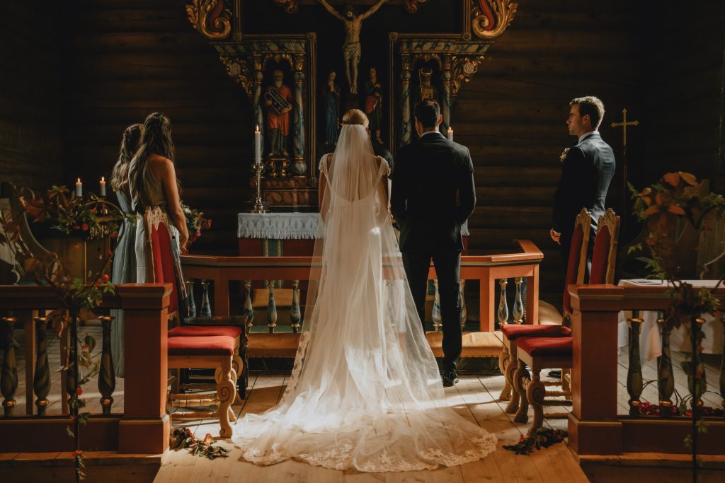 Church wedding in Norway. By Christin Eide Photography