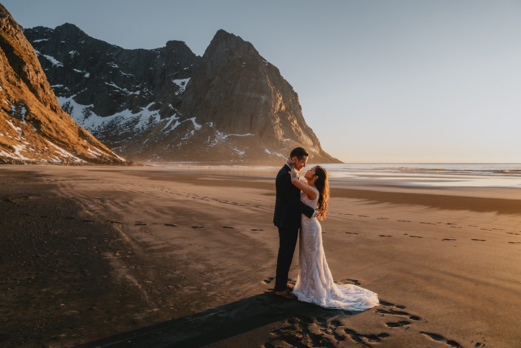 Beach elopement in Lofoten Norway. By Christin Eide Photography