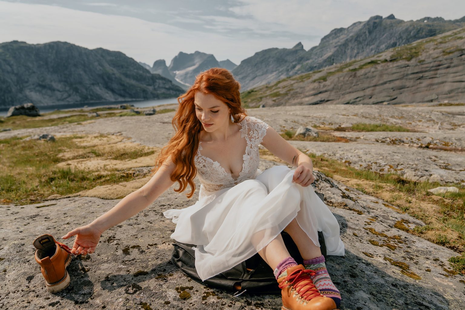 Bride getting ready on a mountain hike elopement in Lofoten. By Christin Eide Photography