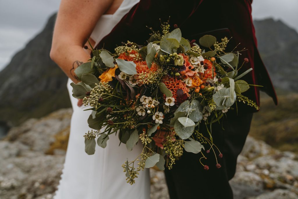 Details on a mountain elopement in Lofoten. By Christin Eide Photography