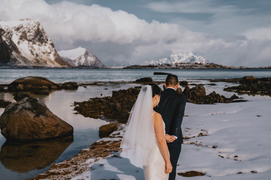 Winter elopement in Lofoten. Snow walk. By Christin Eide Photography