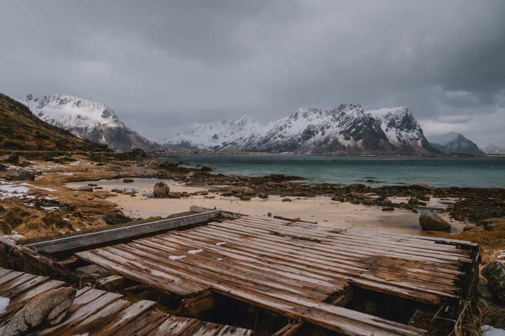 Winter elopement in Lofoten. Snow covered mountains. By Christin Eide