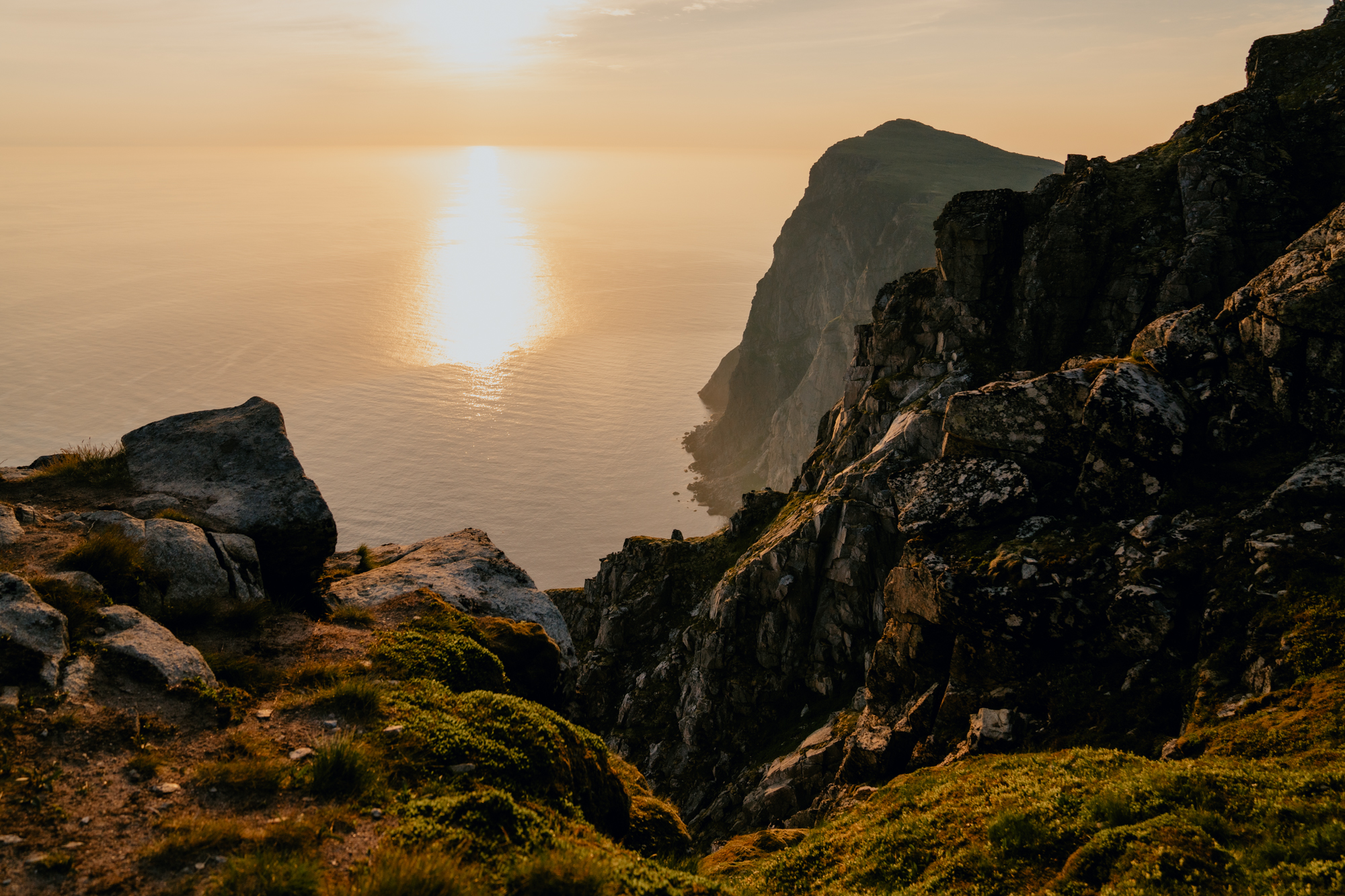 Eloping under the midnight sun. Lofoten, Norway. By Christin Eide Photography