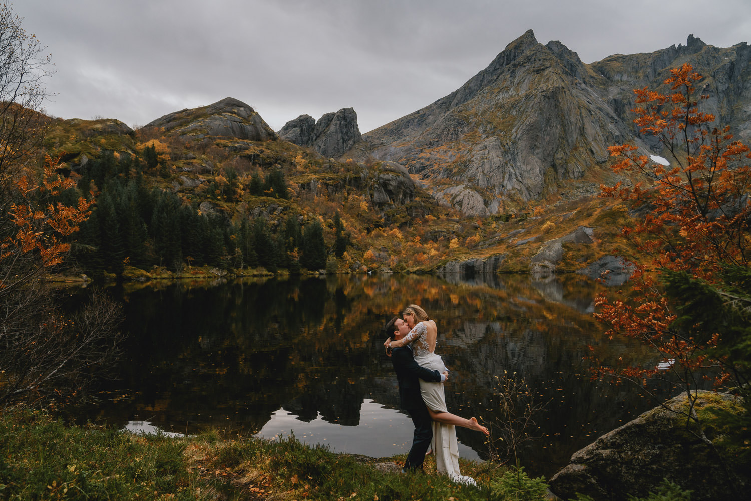 Fall elopement bride and groom in Lofoten, Norway - photographed by Christin Eide Photography