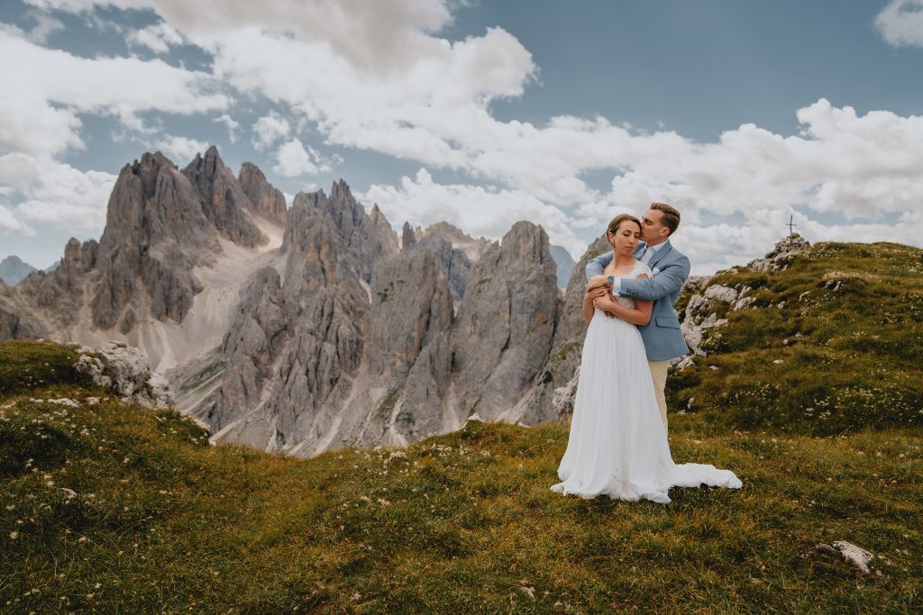 Best of 2023 - Christin Eide Photography - Hiking elopement Dolomites, Italy