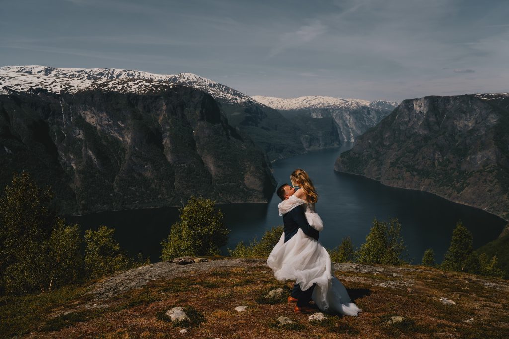 Best of 2023 - Christin Eide Photography - Hiking elopement Aurland Norway