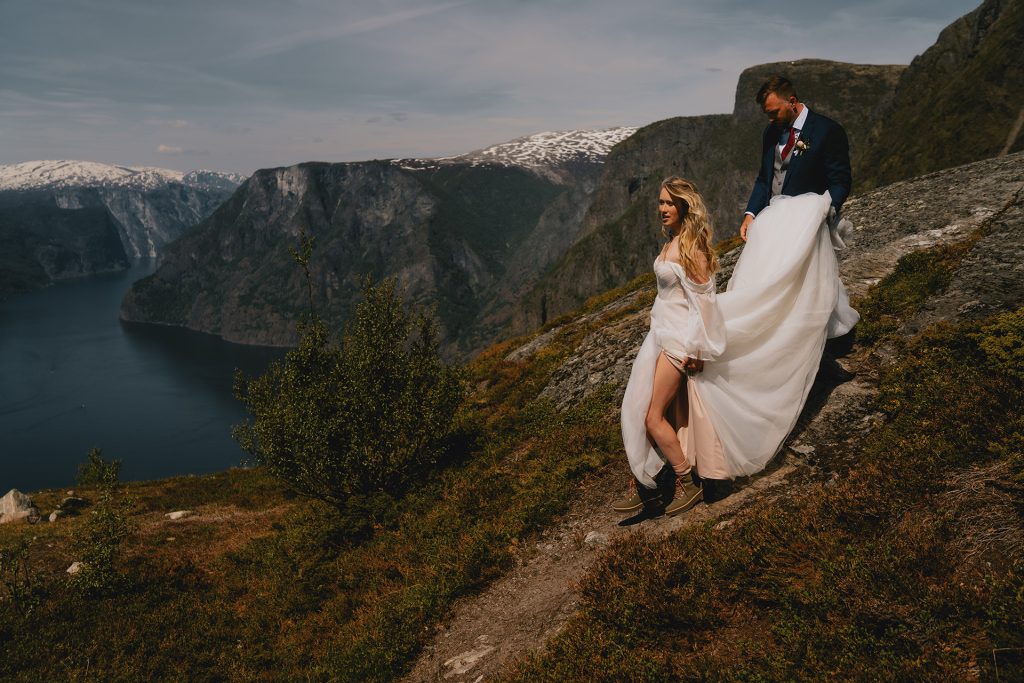 Best of 2023 - Christin Eide Photography - Hiking elopement Aurland Norway