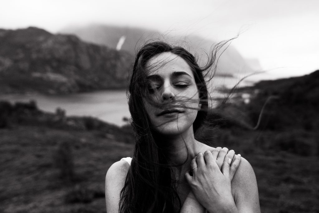 Best of 2023 - Christin Eide Photography - Hiking elopement Lofoten, Norway. Bridal portrait.