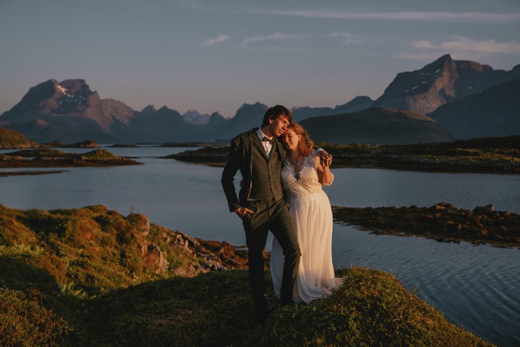 Best of 2023 - Christin Eide Photography - Hiking elopement Lofoten, Norway
