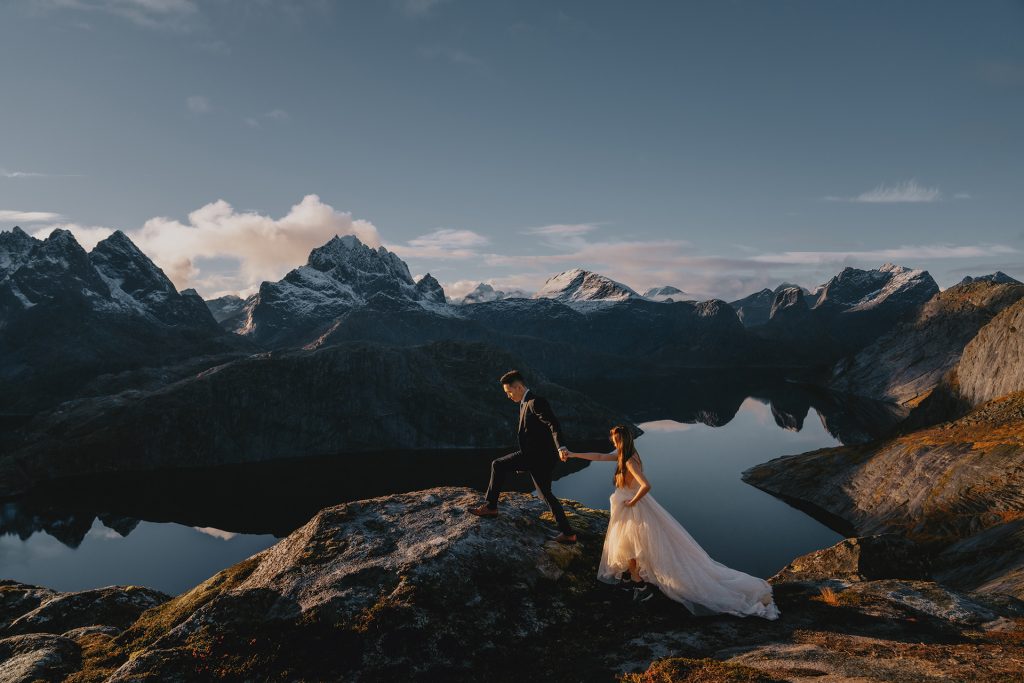 Hiking elopement in Lofoten by Christin Eide Photography