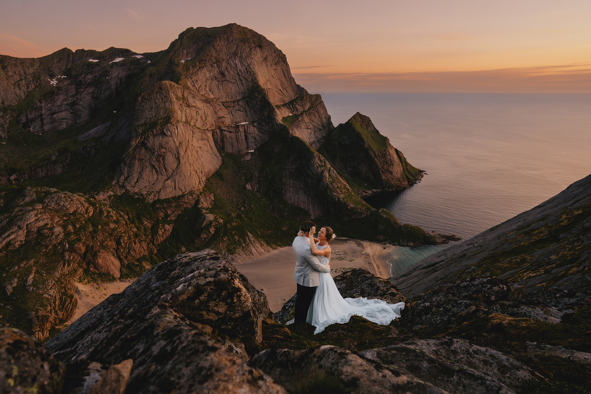 Elopement photographer Lofoten - by Christin Eide Photography