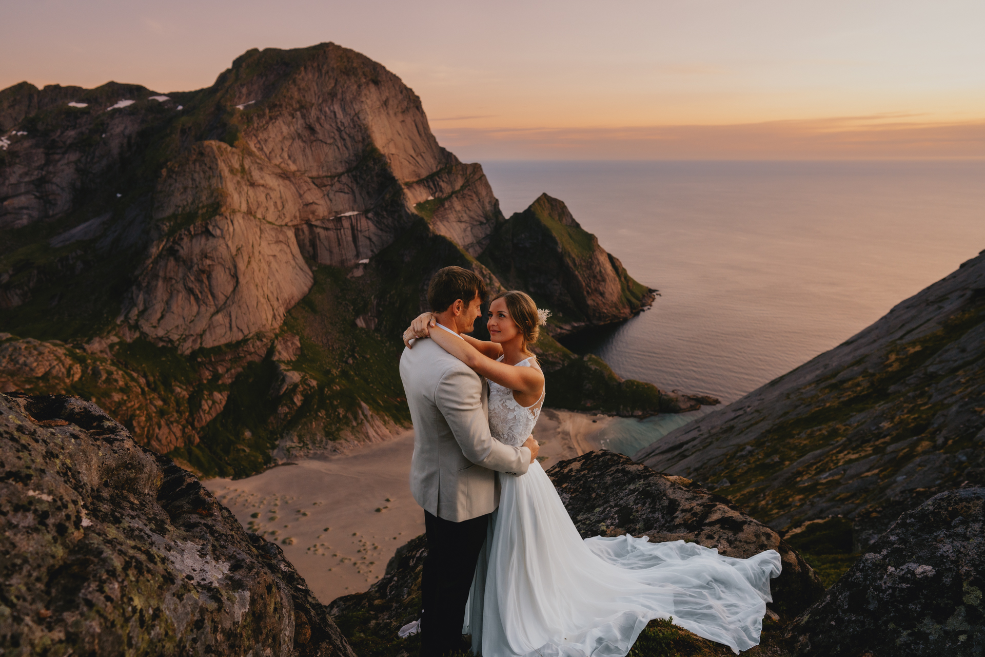 Multi day elopement in the Lofoten Islands - by Christin Eide Photography