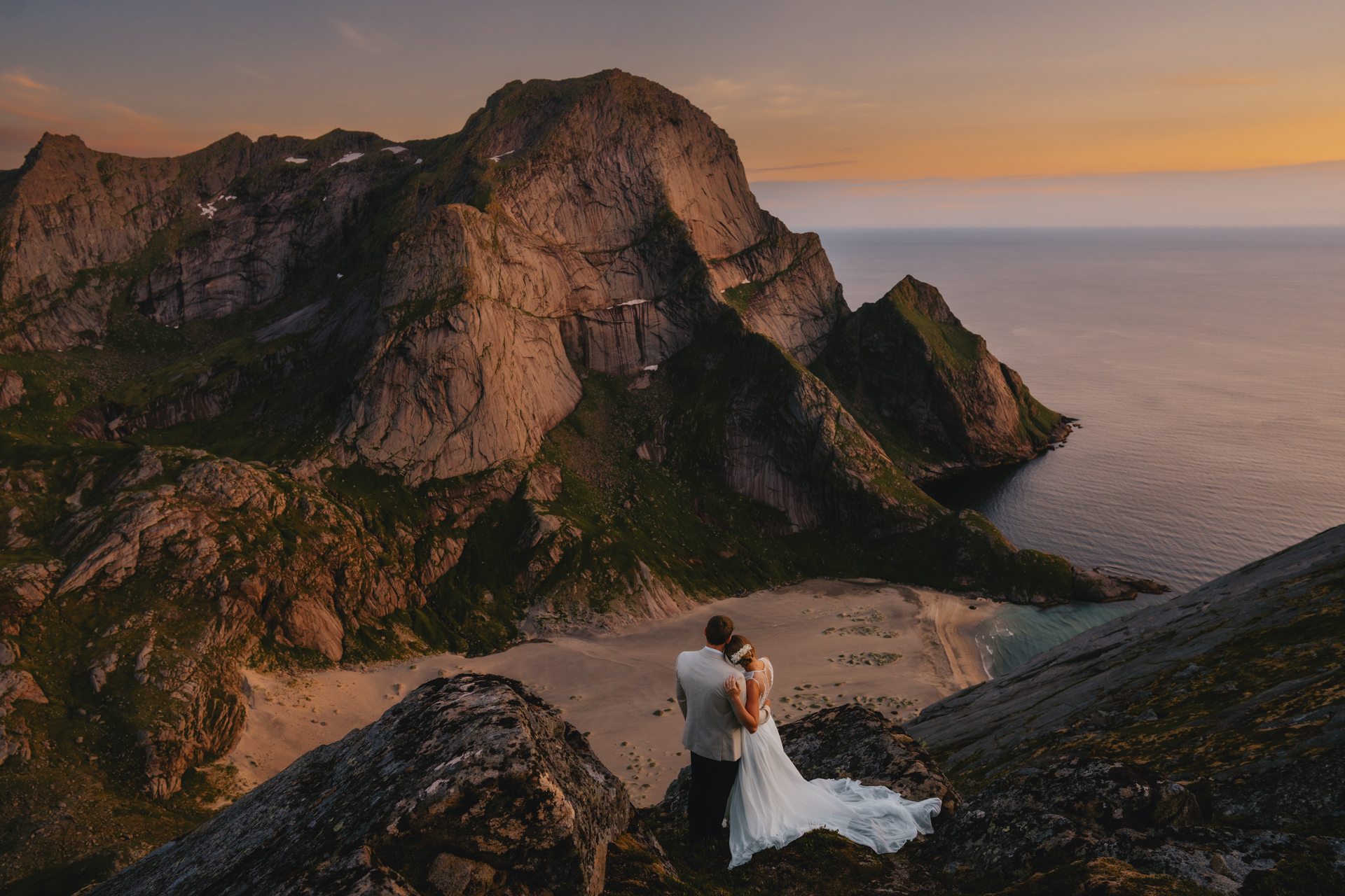 Multi day elopement in the Lofoten Islands, Midnight sun - by Christin Eide Photography