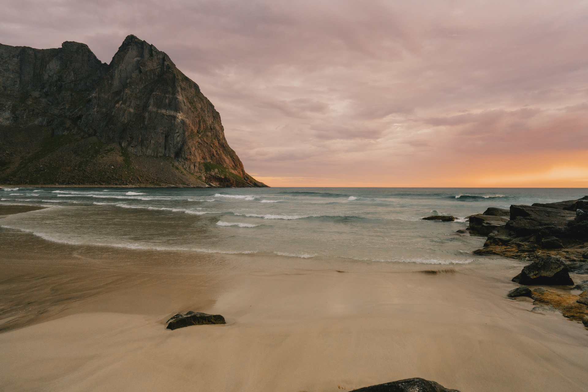 Multi day elopement with midnight sun in the Lofoten Islands - by Christin Eide Photography