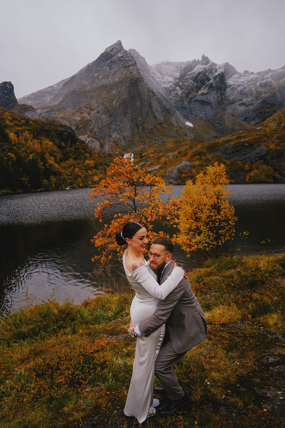 Adventurous autumn elopement in the Lofoten Islands by Christin Eide Photography