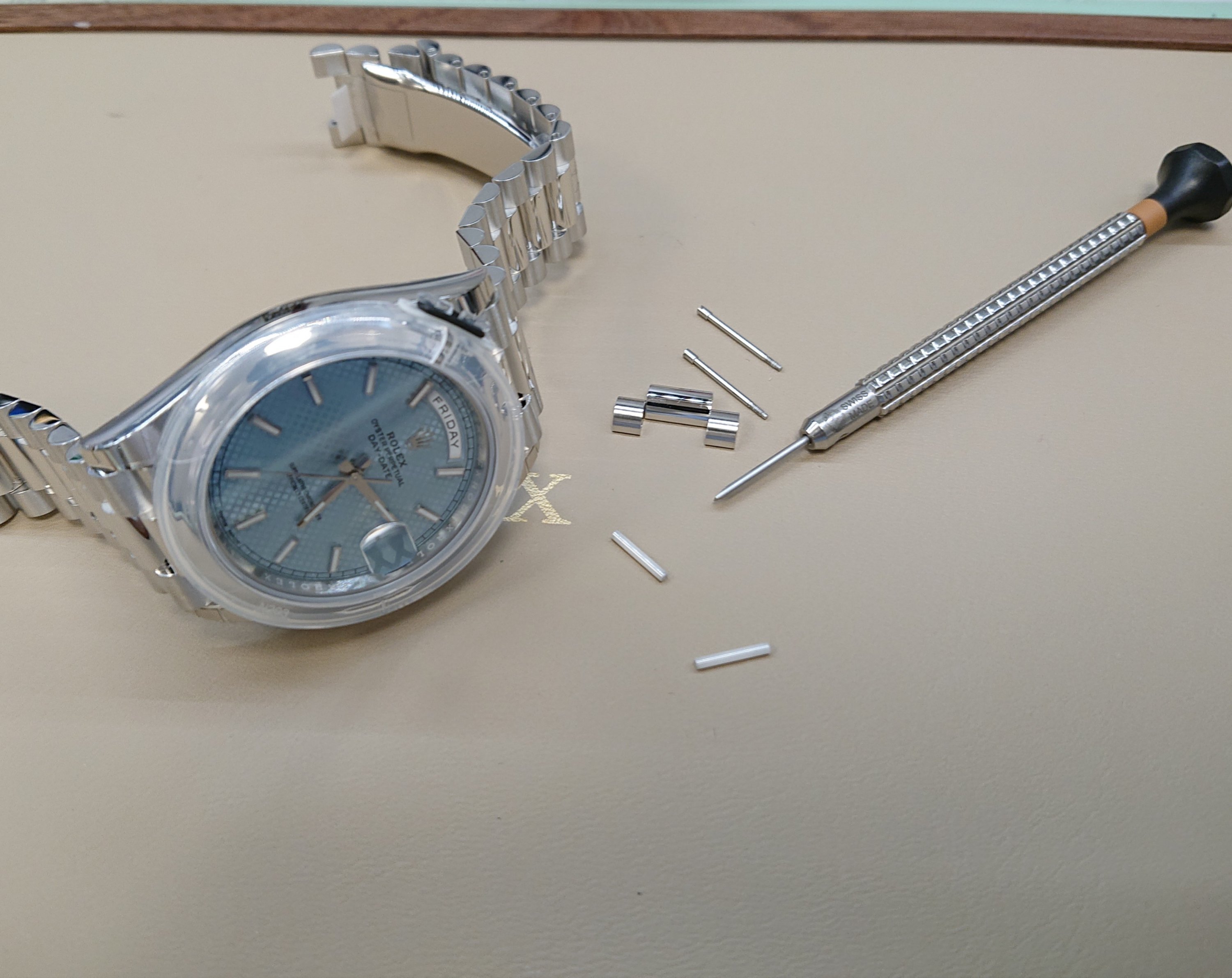 Adjusting Rolex bracelet – chronologica.se