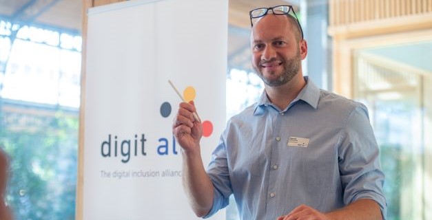 Circular.brussels signe la Charte #DigitAll pour l’inclusion numérique en Belgique