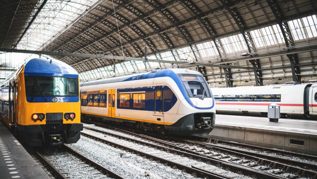 Clarus and Starlink leading Starlink and LEO satellite internet for rail