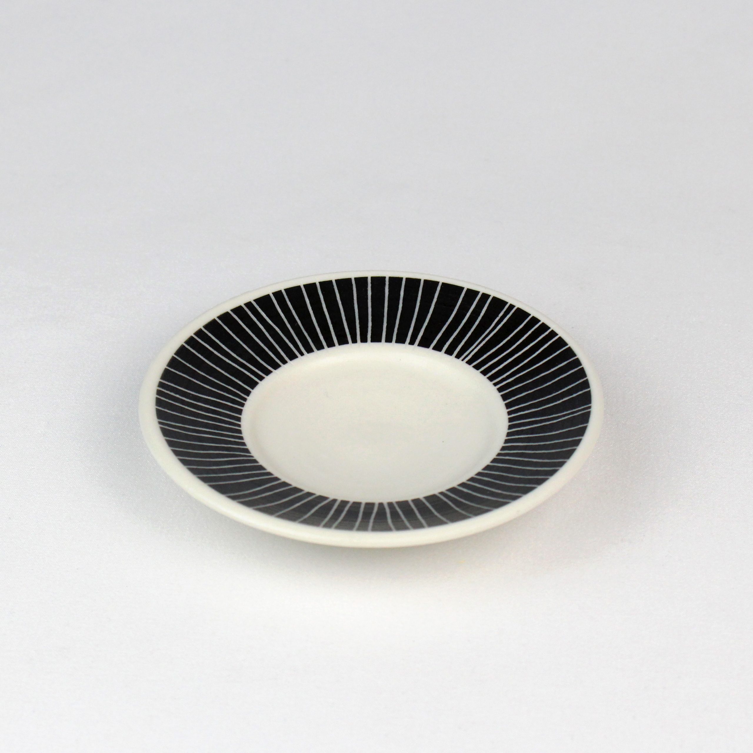 Saucer with sgraffito decoration and transparent glaze by Vicky Hageman