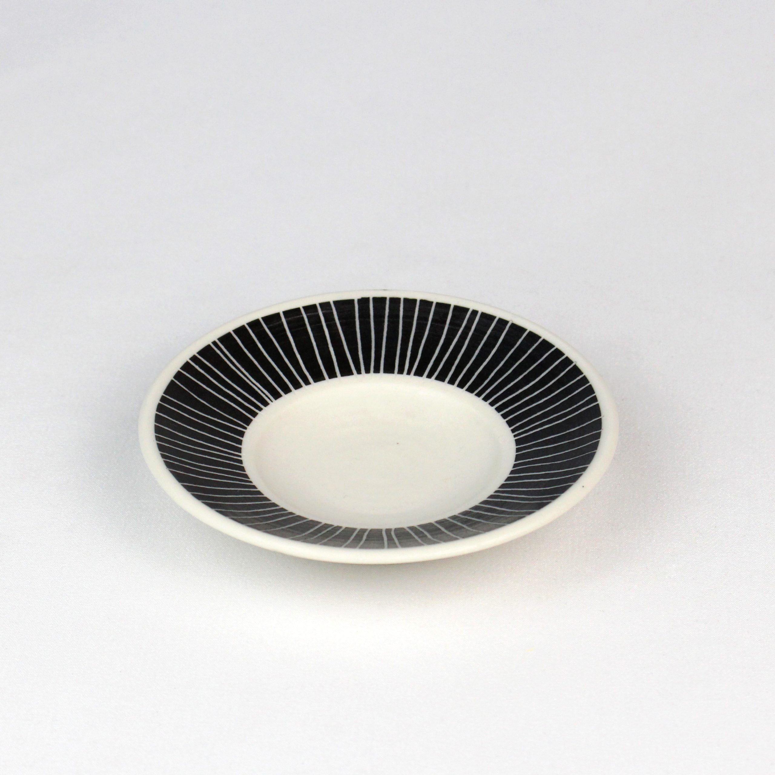 Saucer with sgraffito decoration and transparent glaze by Vicky Hageman