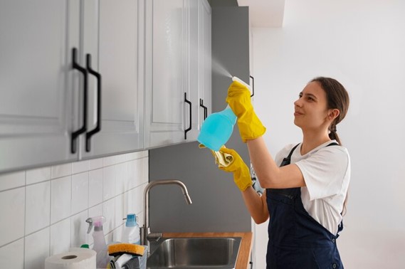 deep cleaning kitchen 