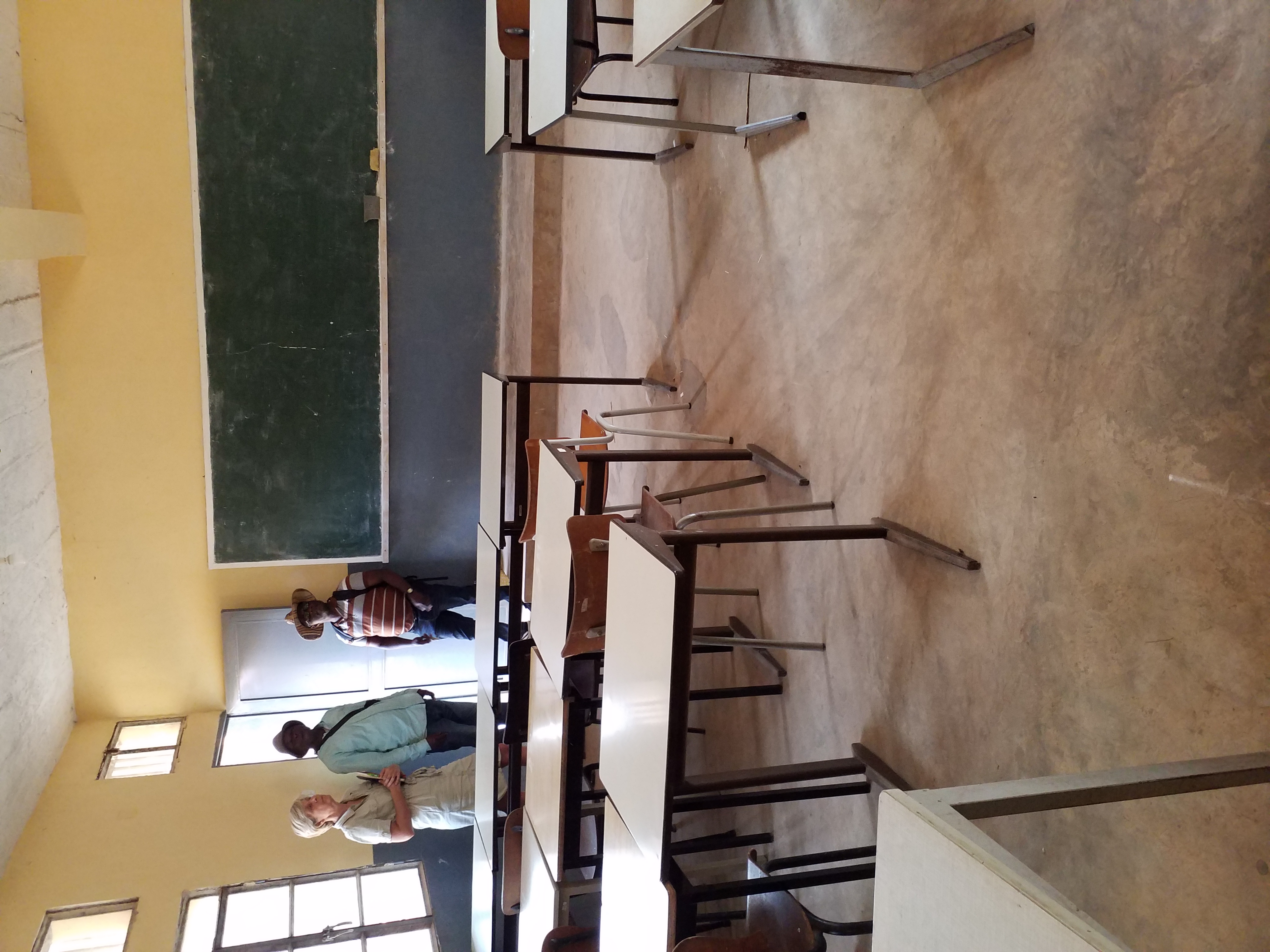 Nieuwe lagere school in Mbanza Ngungu