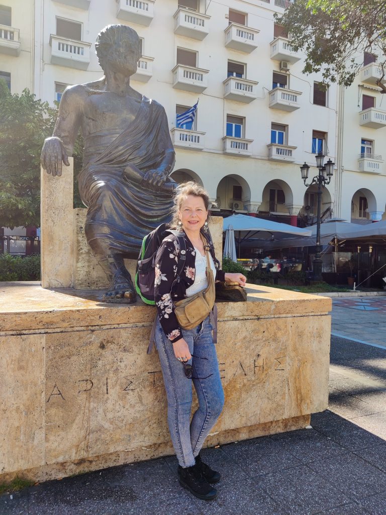 Cline bij Arie, ofwel Aristoteles, in Thessaloniki