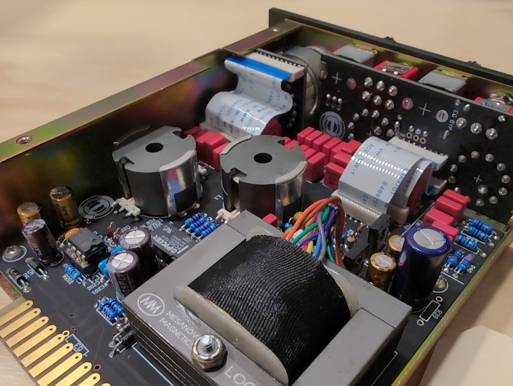 The 5011 has the same circuit, same specifications, and same Elma switches and Bi Tech conductive plastic pots as the 0011 Channel Amplifier.