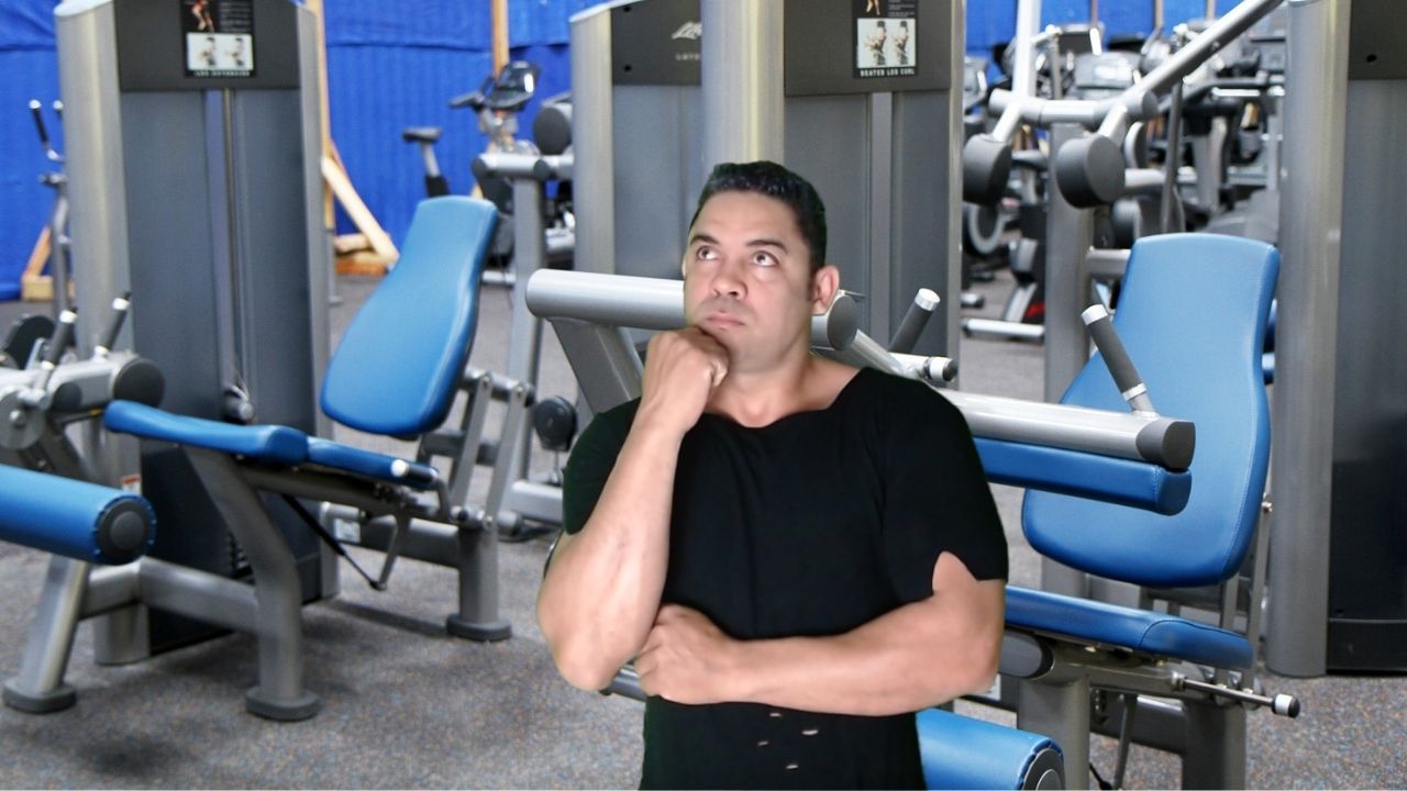 coach salle appareils de musculation