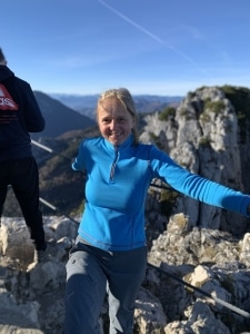 Doris Marx-Ruhland beim Klettern in den Bergen