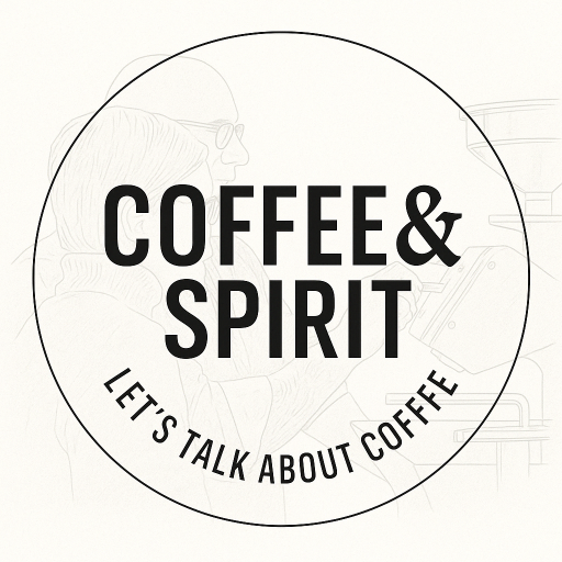 ein stilisiertes Logo von Coffee & Spirit, im Hintergrund feine Linien, die Ute und Ulli vor einem Röster zeigen