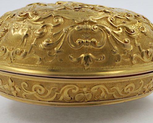 Gold repousse pair cased verge by Kipling, London