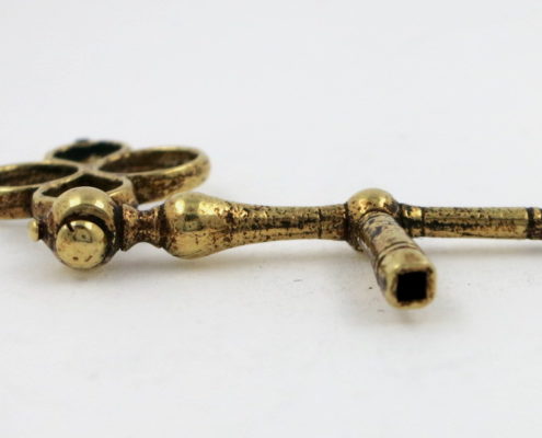 Gold crank key