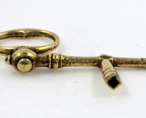 Gold crank key