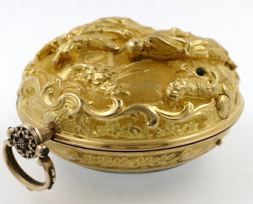 Gold repousse verge