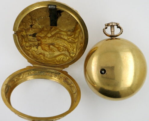 Gold repousse verge