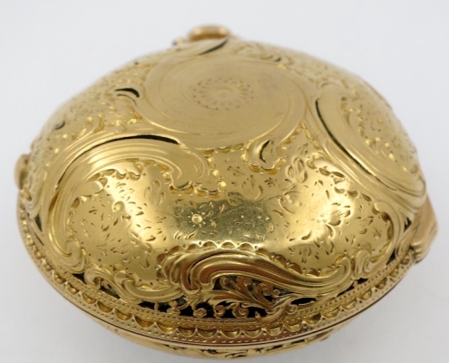 Gold repousse half quarter repeater