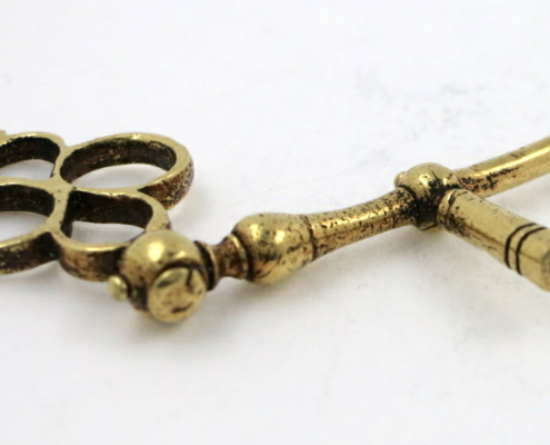 Gold crank key