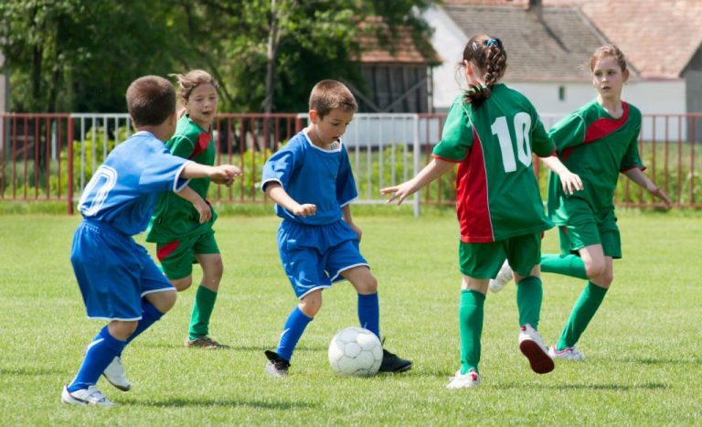 Quais os benefícios do futebol para o desenvolvimento infantil?