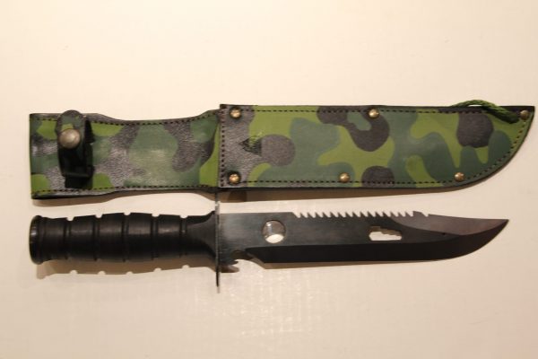 Coltello Tipo Camillus con Fodero Mimetico