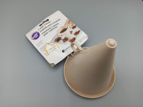 Wilton Imbuto Dosatore con Pulsante a Pressione, Imbuto per Cioccolato, Imbuto di Riempimento Plastica per Cioccolato Liquido