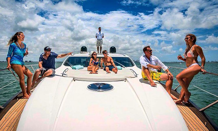 private yacht booking in dubai