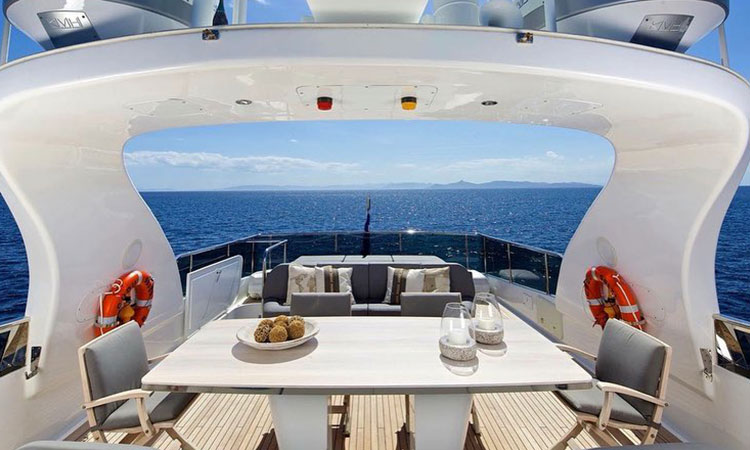 yacht charter companies in dubai