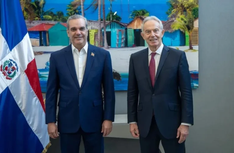 Tony Blair se reune con Luis Abinader para tratar tema de Haiti