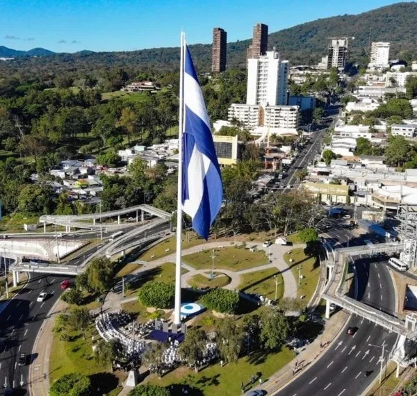 Se proyecta un triunfo demoledor de Bukele en las elecciones del Salvador