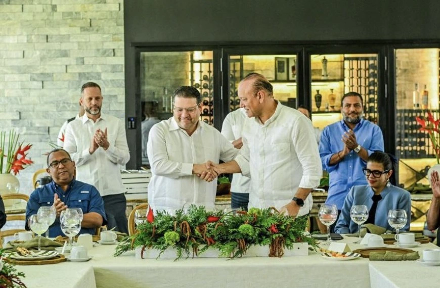 Yayo Sanz Lovaton visita al alcalde electo de Santiago Ulises Rodriguez