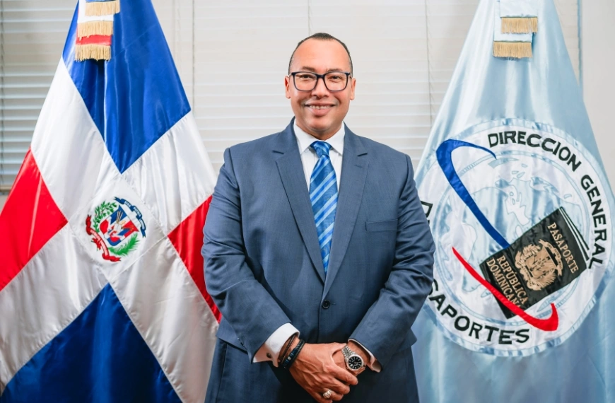 Nuevo director de Pasaporte arraza con decenas de perremeistas