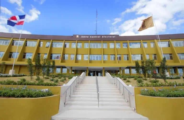 La JCE afirma que el proyecto de la nueva cedula se maneja correctamente