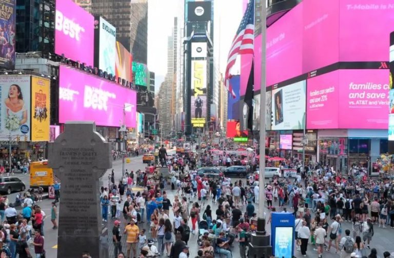 Adolescente abre fuego y hiere a tres personas en Times Square, Nueva York