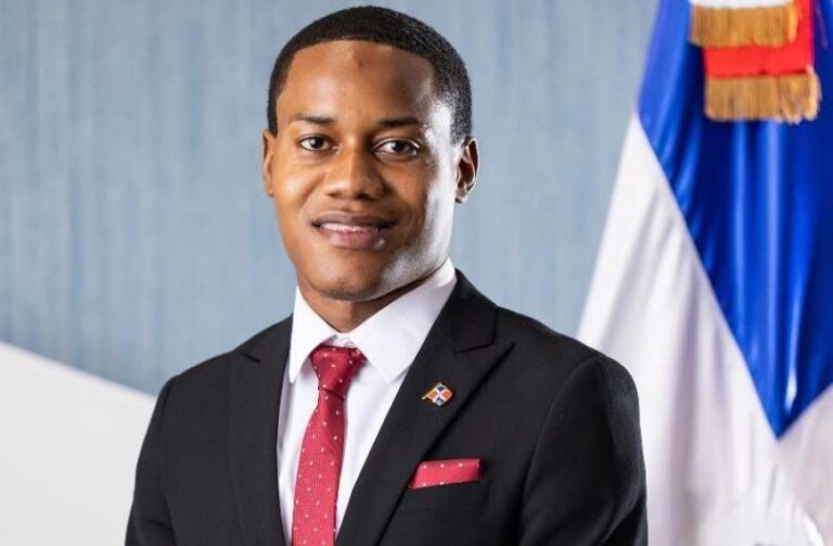 Anderson Pérez (Andelyari) reafirma su compromiso con el desarrollo de la juventud dominicana